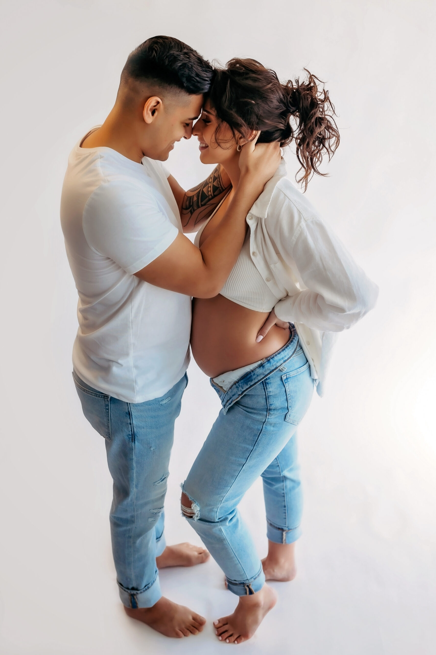 chester, virginia photographer, Chester, Virginia maternity photographer, Chester, virginia newborn photographer, pregnant woman and husband in jeans and white t-shirts standing on white backdrop